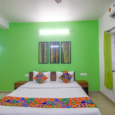 Fabescape Sk Studios With Pool & Gym, Arpora Old Goa Bagian luar foto