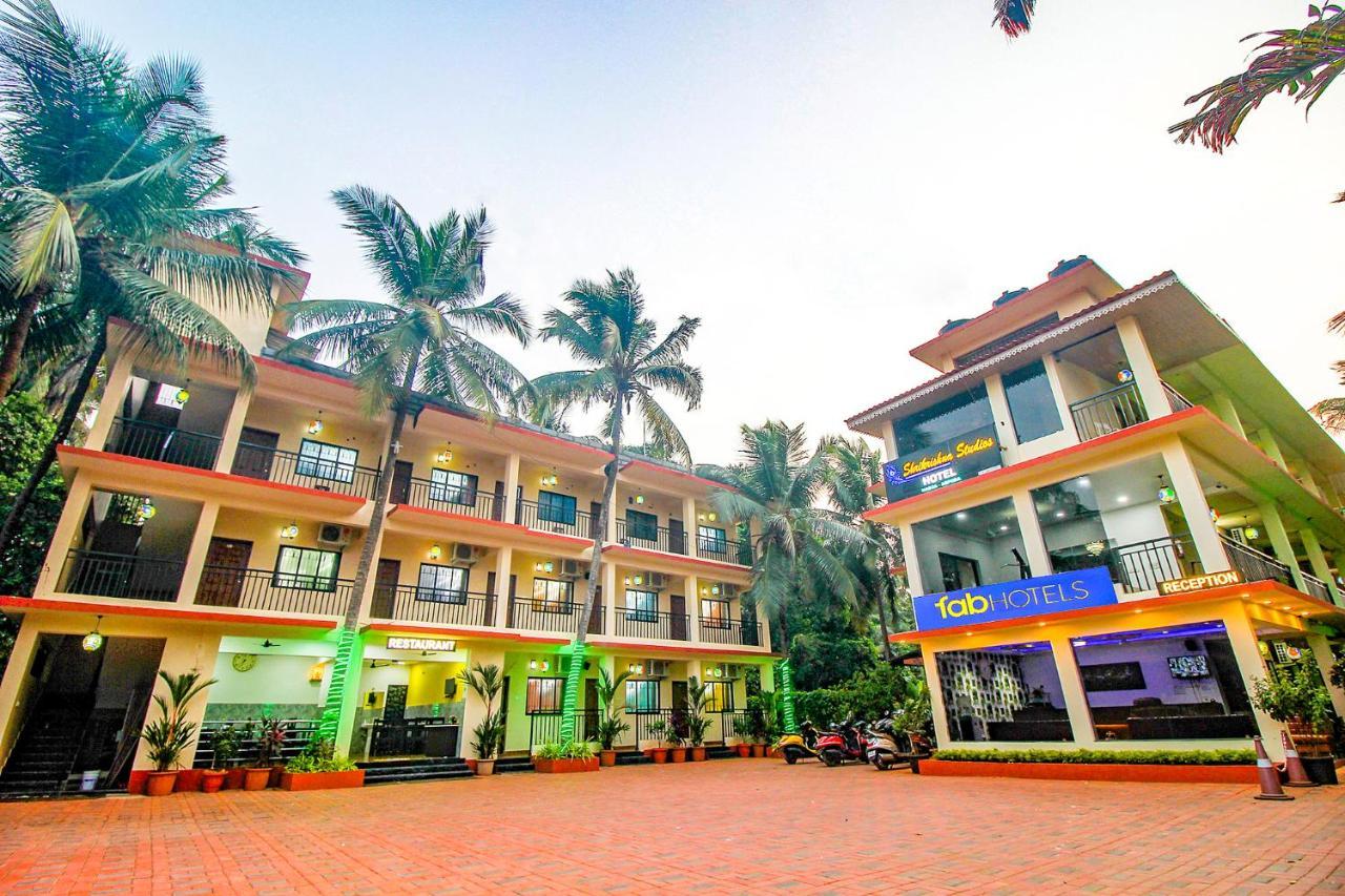 Fabescape Sk Studios With Pool & Gym, Arpora Old Goa Bagian luar foto