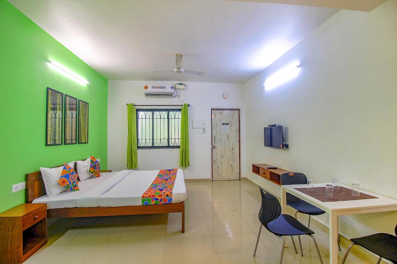 Fabescape Sk Studios With Pool & Gym, Arpora Old Goa Bagian luar foto