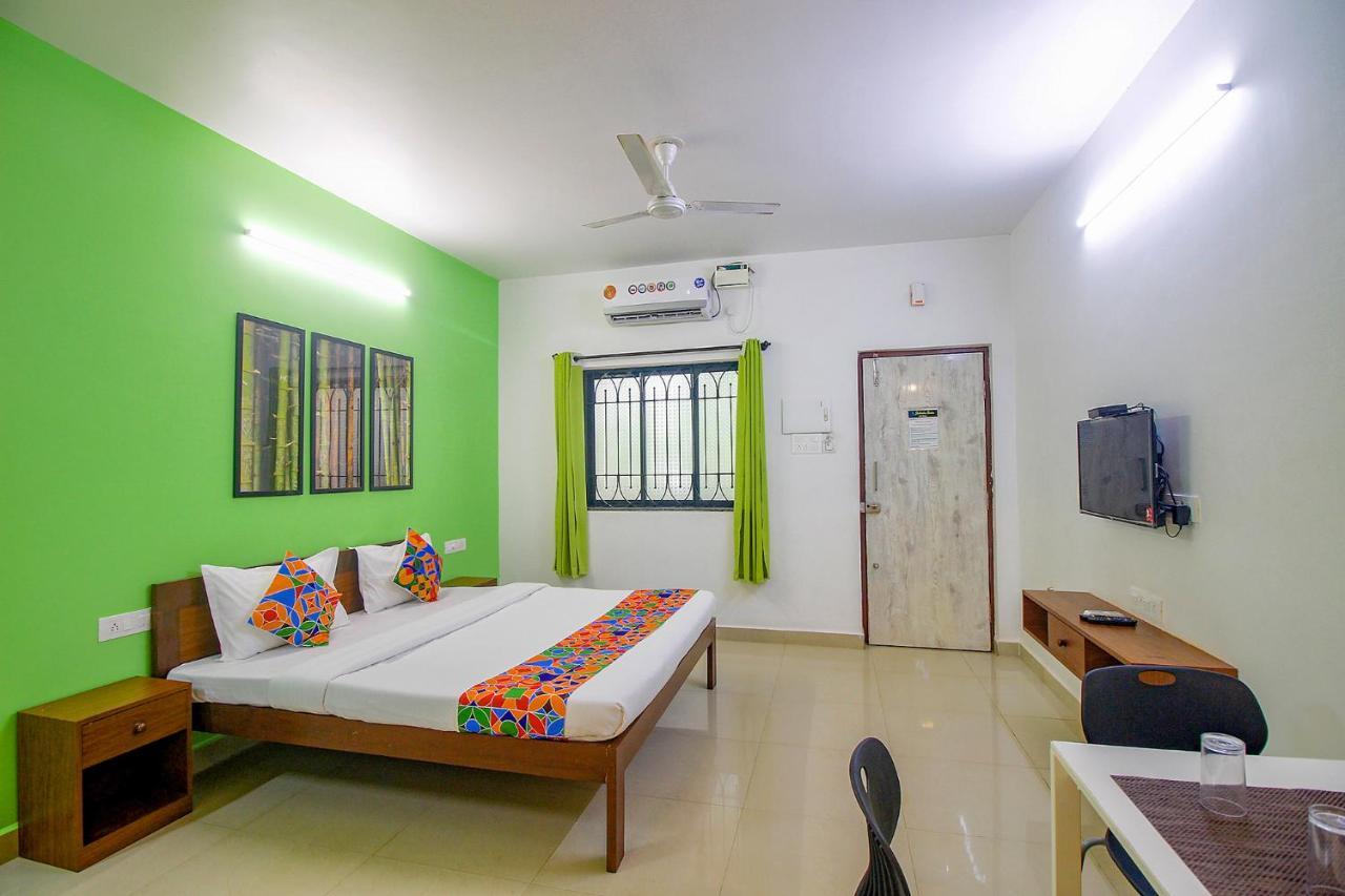 Fabescape Sk Studios With Pool & Gym, Arpora Old Goa Bagian luar foto