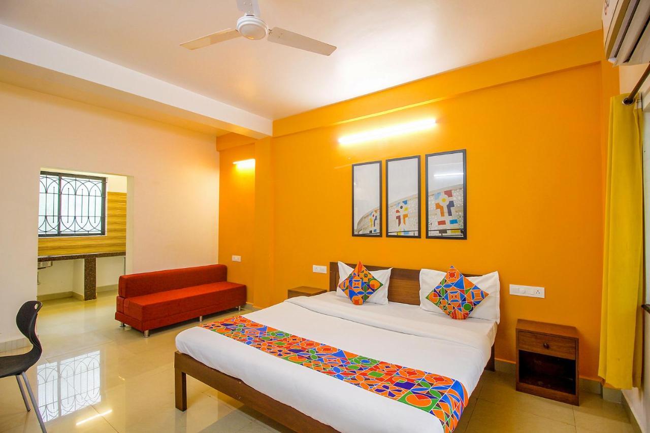 Fabescape Sk Studios With Pool & Gym, Arpora Old Goa Bagian luar foto