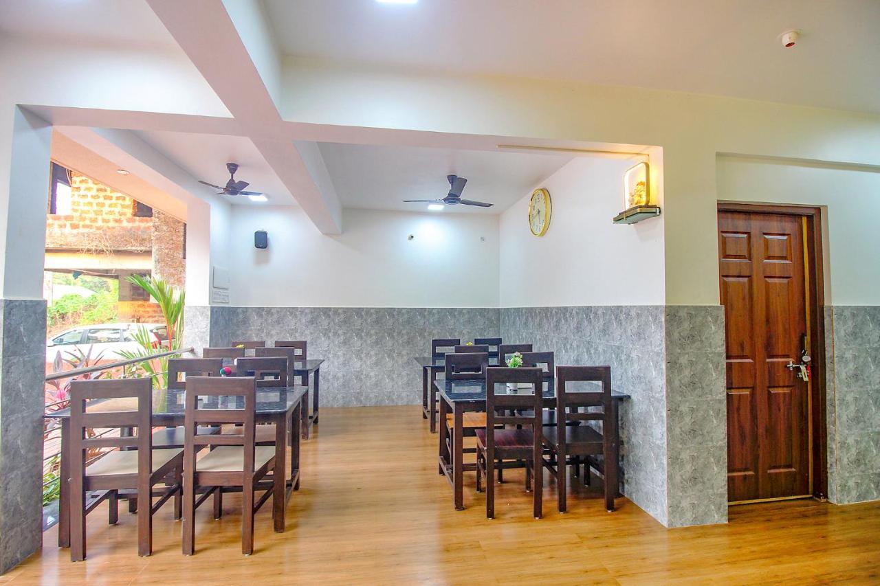 Fabescape Sk Studios With Pool & Gym, Arpora Old Goa Bagian luar foto