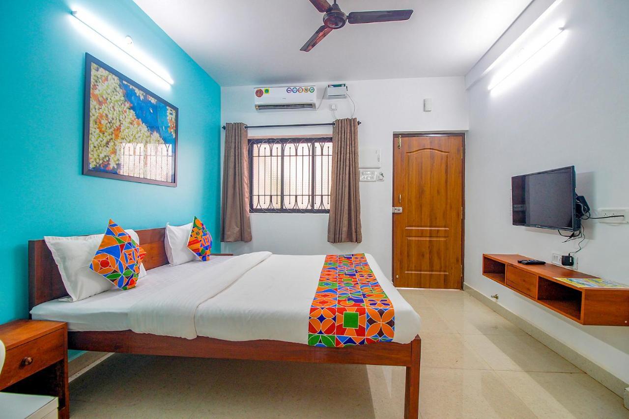 Fabescape Sk Studios With Pool & Gym, Arpora Old Goa Bagian luar foto
