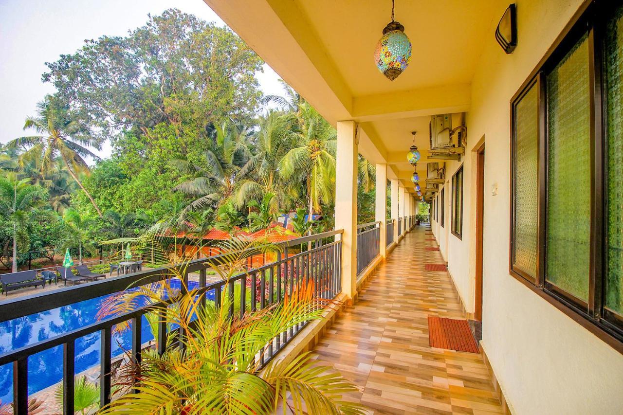 Fabescape Sk Studios With Pool & Gym, Arpora Old Goa Bagian luar foto