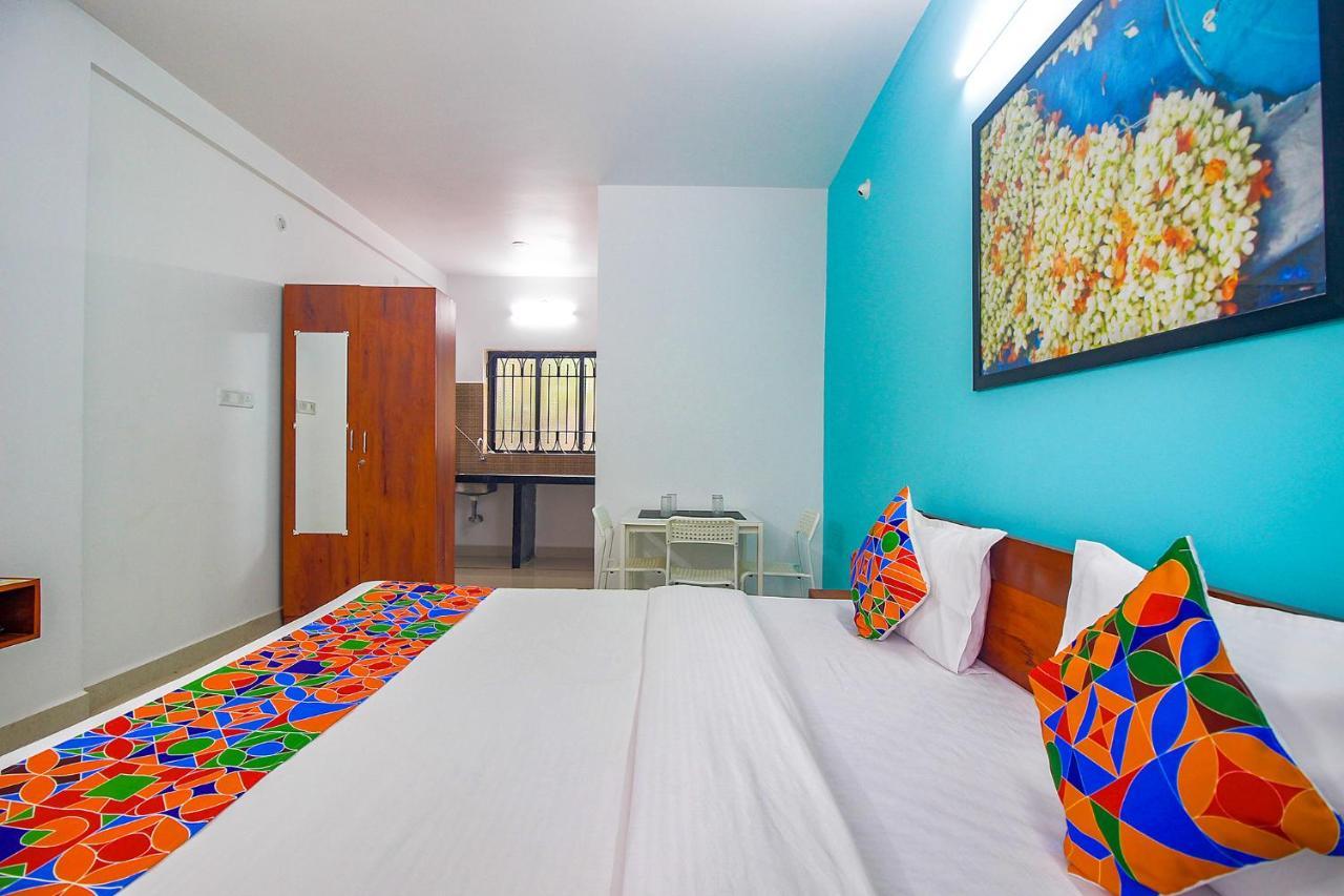 Fabescape Sk Studios With Pool & Gym, Arpora Old Goa Bagian luar foto
