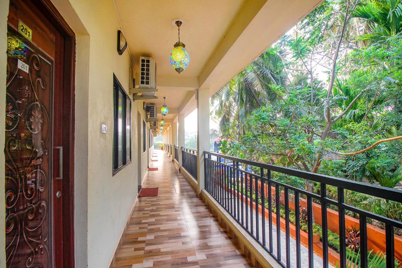 Fabescape Sk Studios With Pool & Gym, Arpora Old Goa Bagian luar foto